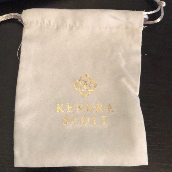 KENDRA SCOTT “Oscar” Lilac Choker Necklace - Picture 4 of 4